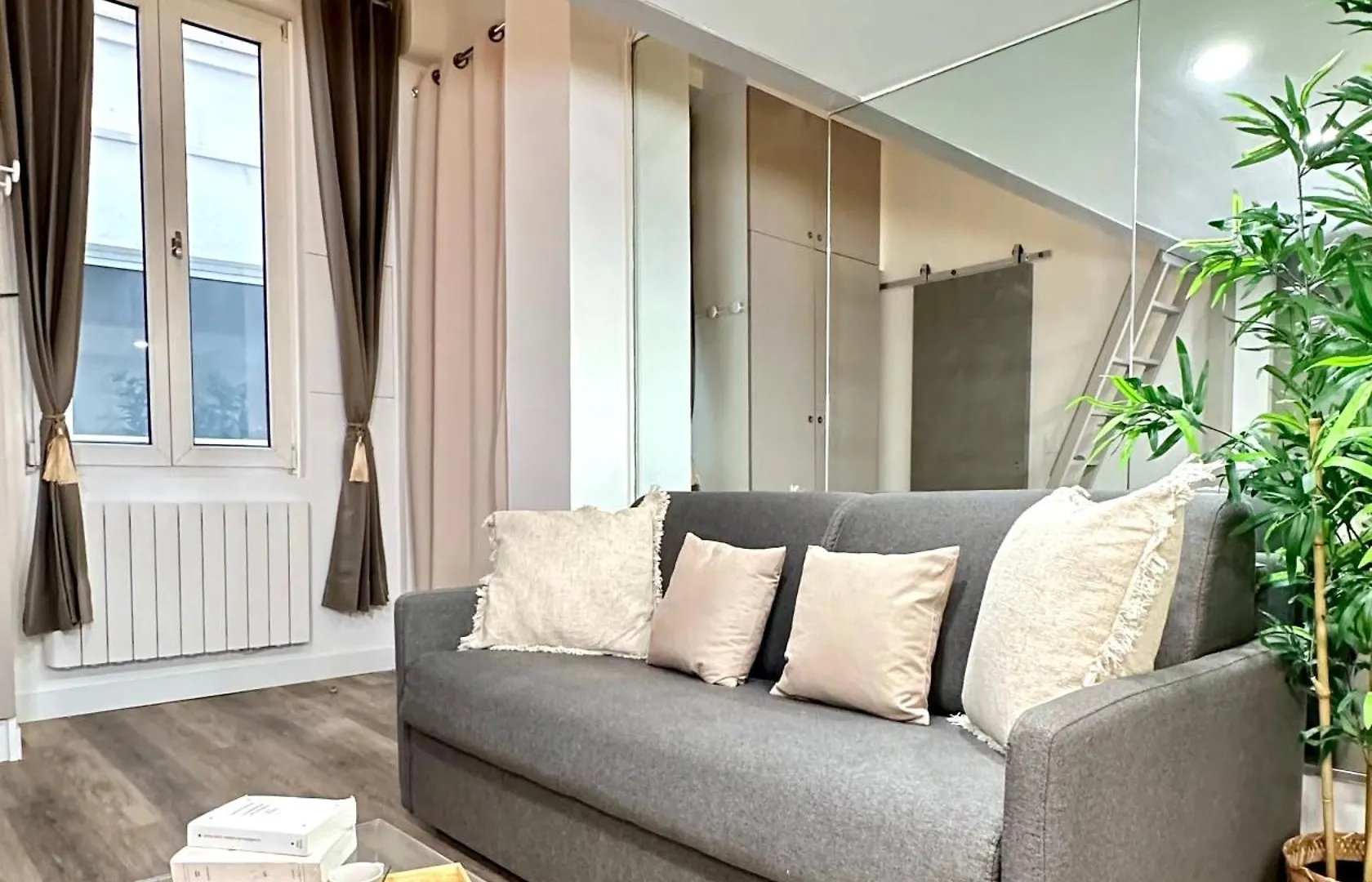 Stylish Studio Steps From Le Marais Paris